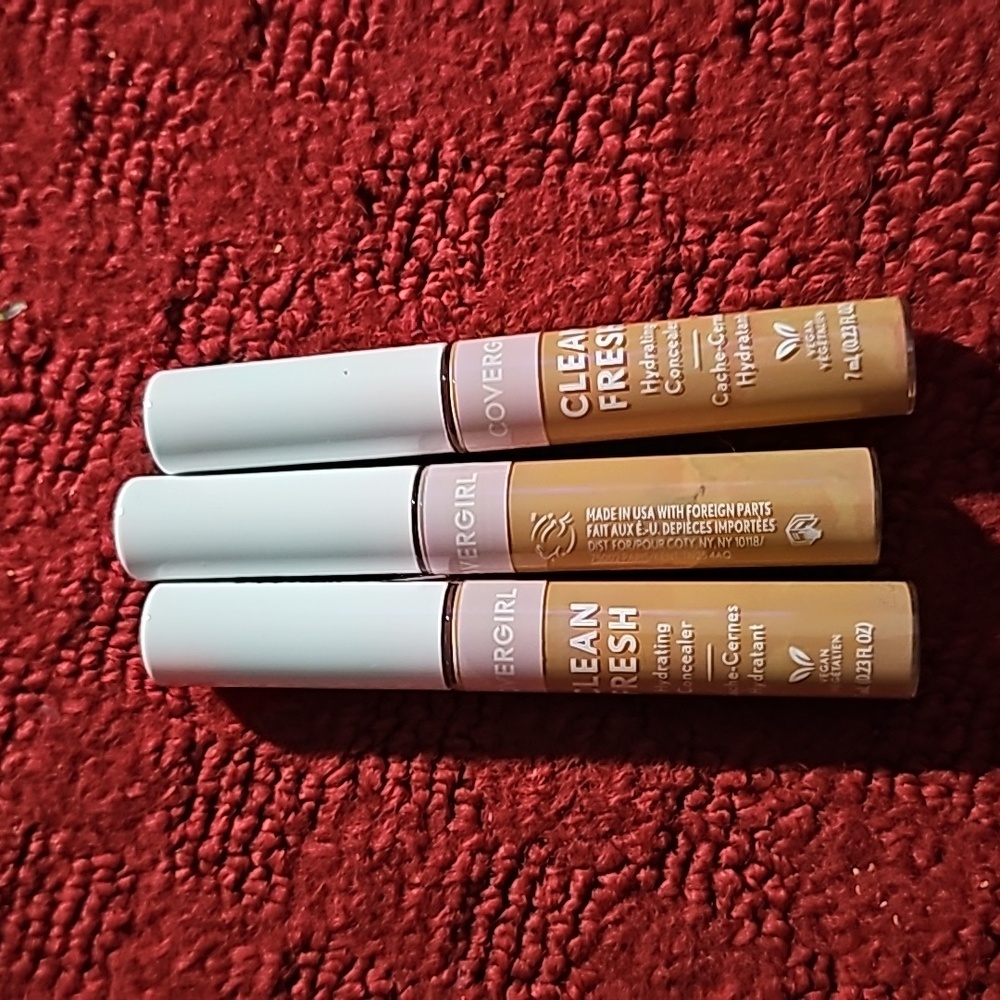 Lots of 3 Cover Girl Clean fresh hydrating concealer.
